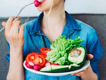 This model diet and health essay examines the extent to which individuals or governments should be responsible for health