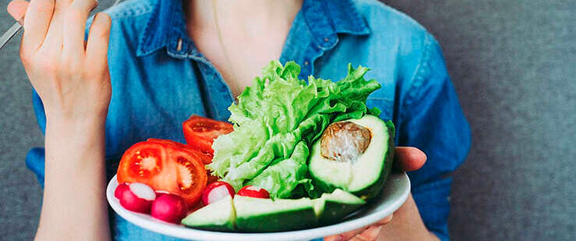 This model diet and health essay examines the extent to which individuals or governments should be responsible for health