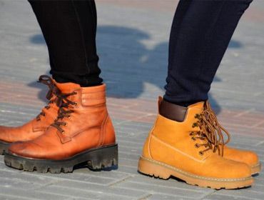 In this essay you are being given two opposing opinions to discuss